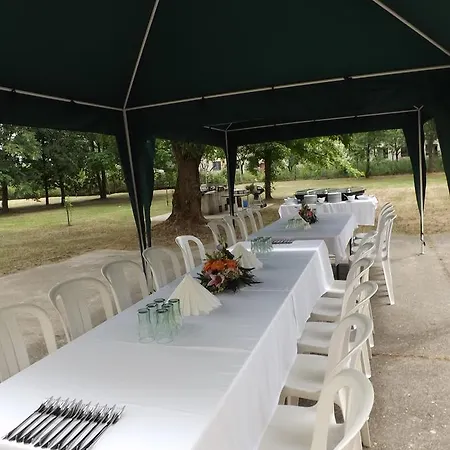 Fremon Munkasszallo * Berente