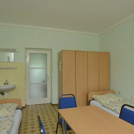 Fremon Munkasszallo *