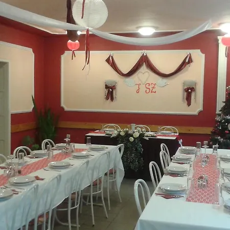 Fremon Munkasszallo * Berente