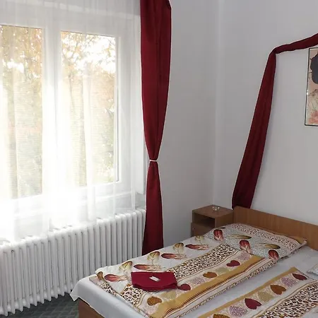 Fremon Munkasszallo * Berente