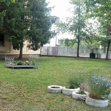 Fremon Munkasszallo Hostel *