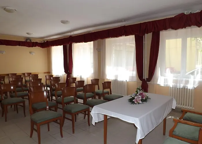 Fremon Munkasszallo Vandrerhjem Berente