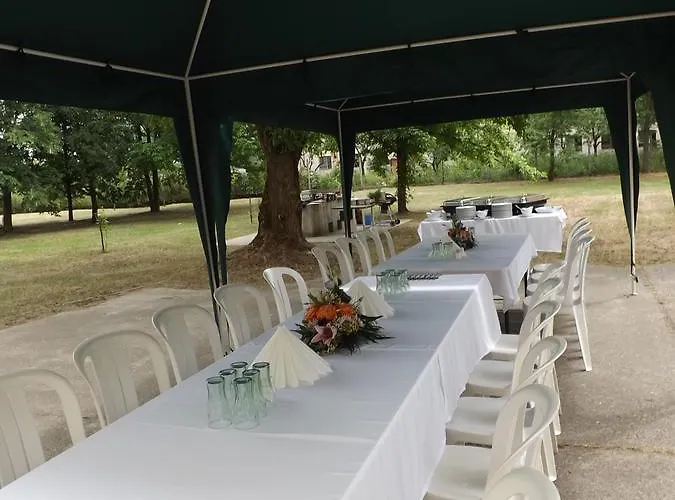 Fremon Munkasszallo * Berente