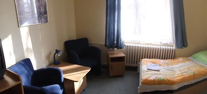 Fremon Munkasszallo * Berente